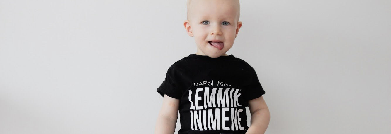 Black Giraffe Brand organic cotton t-shirt — bold design, family-owned Estonian brand Black Giraffe Brand sustainable clothing — 100% organic cotton, Pärnu Estonia