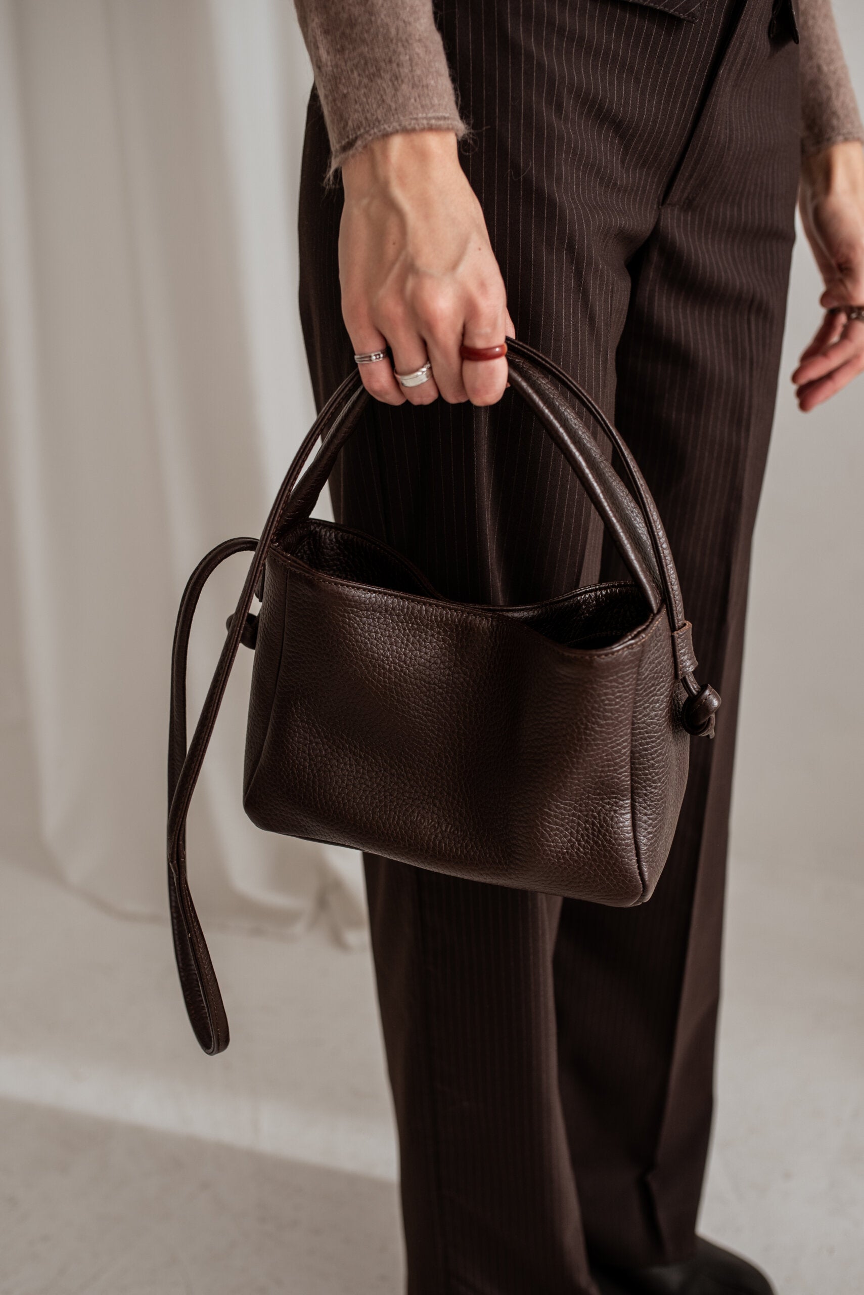 Lava Flow handcrafted vegetable-tanned leather bags and accessories from Lithuanian designer Ugnė working with Italian leather in Vilnius at Sostter