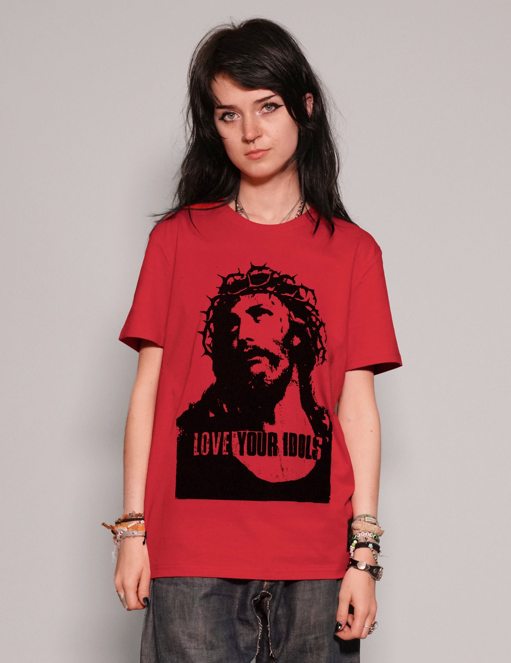 Love Your Idols T-Shirt in Red