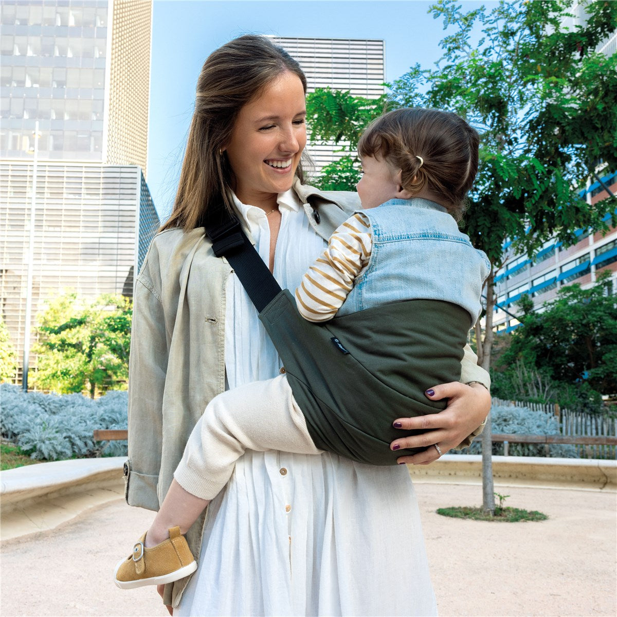 Lightweight Hip Baby Carrier in Sesame