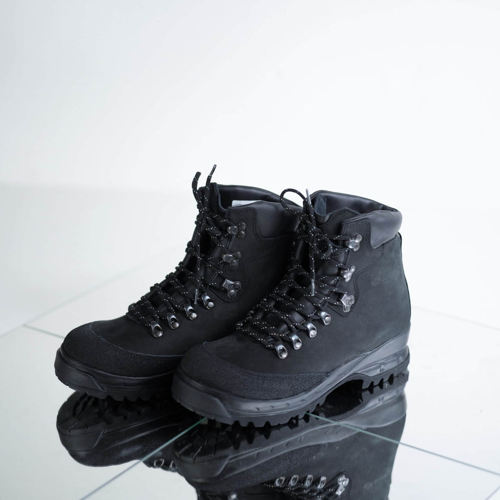 Durable 553P Black Hiking Boots - Waterproof & Comfortable by Samelin at www.brixbailey.com