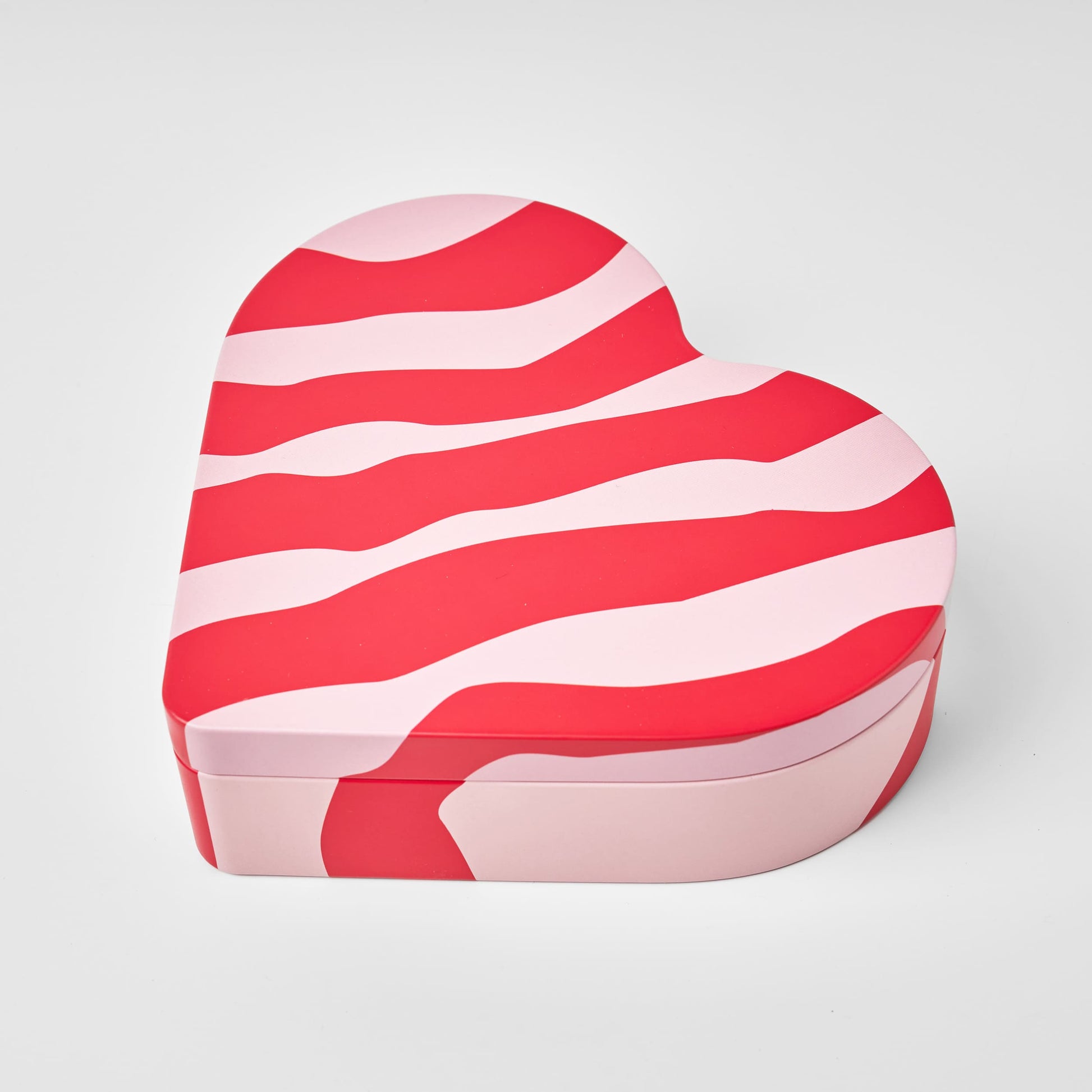 Kärlek Heart Shaped Tin Swedish Gift
