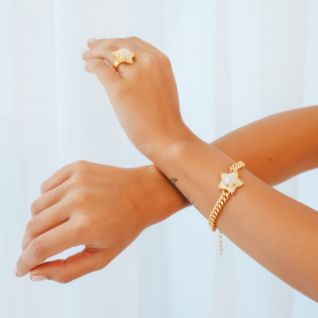 Moonstone Spiky Star Bracelet in 18k Gold Plated