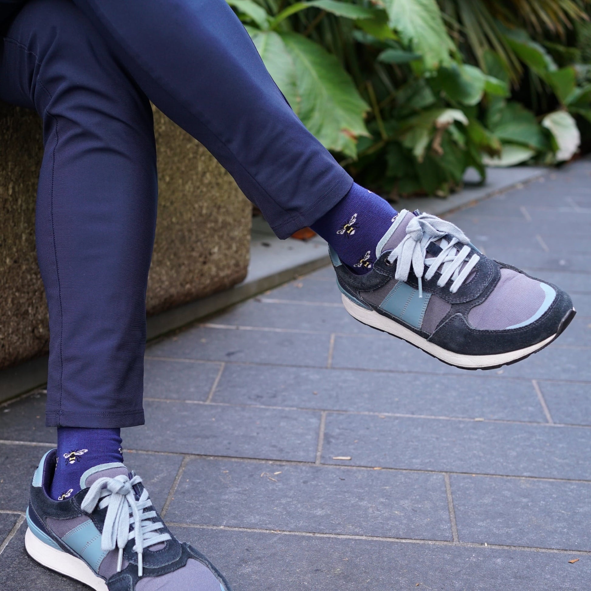 Save the Bee Small Motif Bamboo Socks in Navy