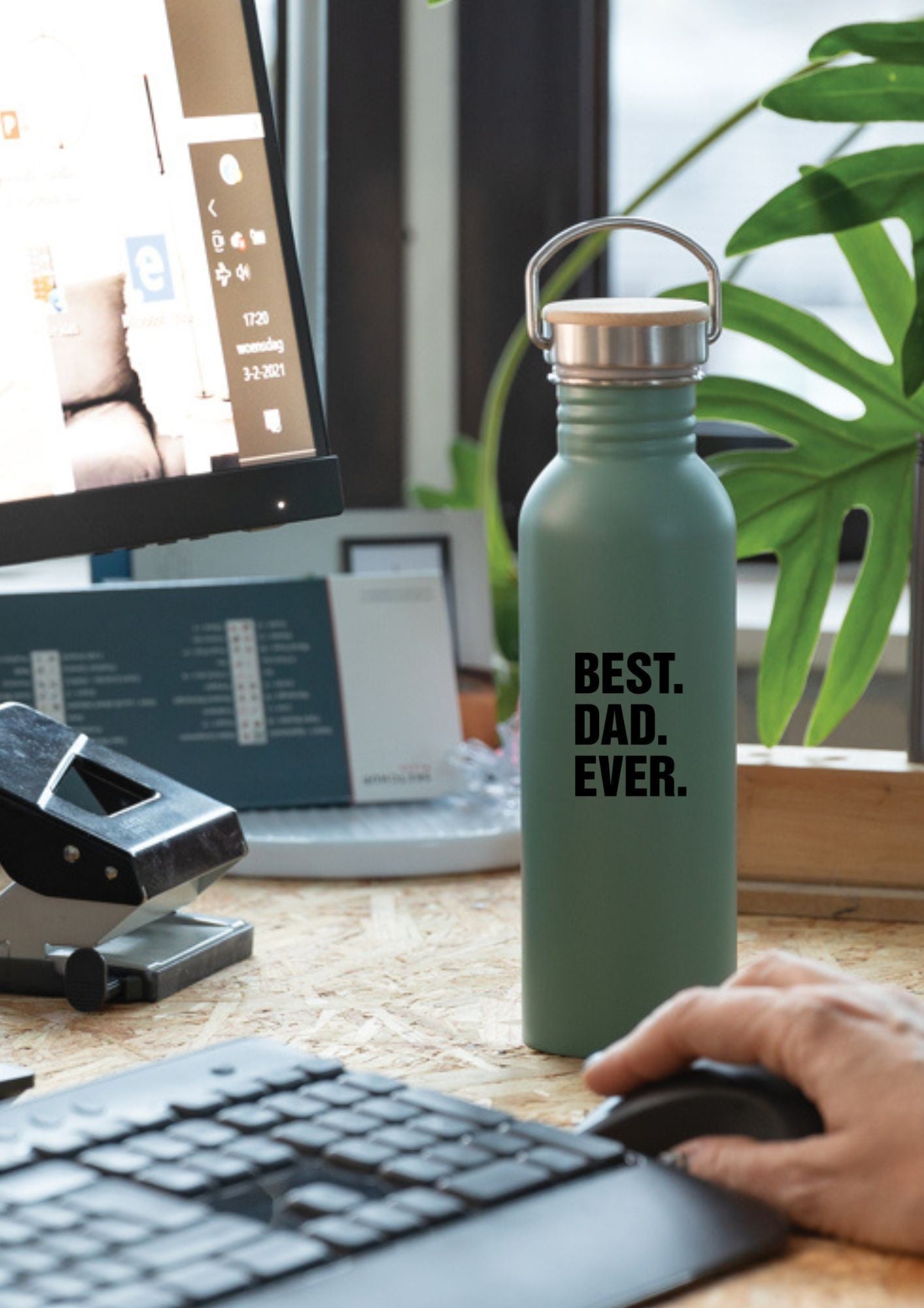 a soft-lit thermos with a warm bamboo lid resting on a cozy kitchen counter