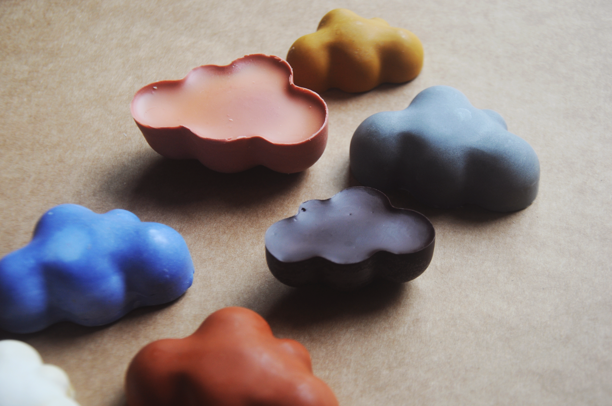Natural Fluffy Cloud Shaped Jumbo Beeswax Crayons Set of 5 in Tin
