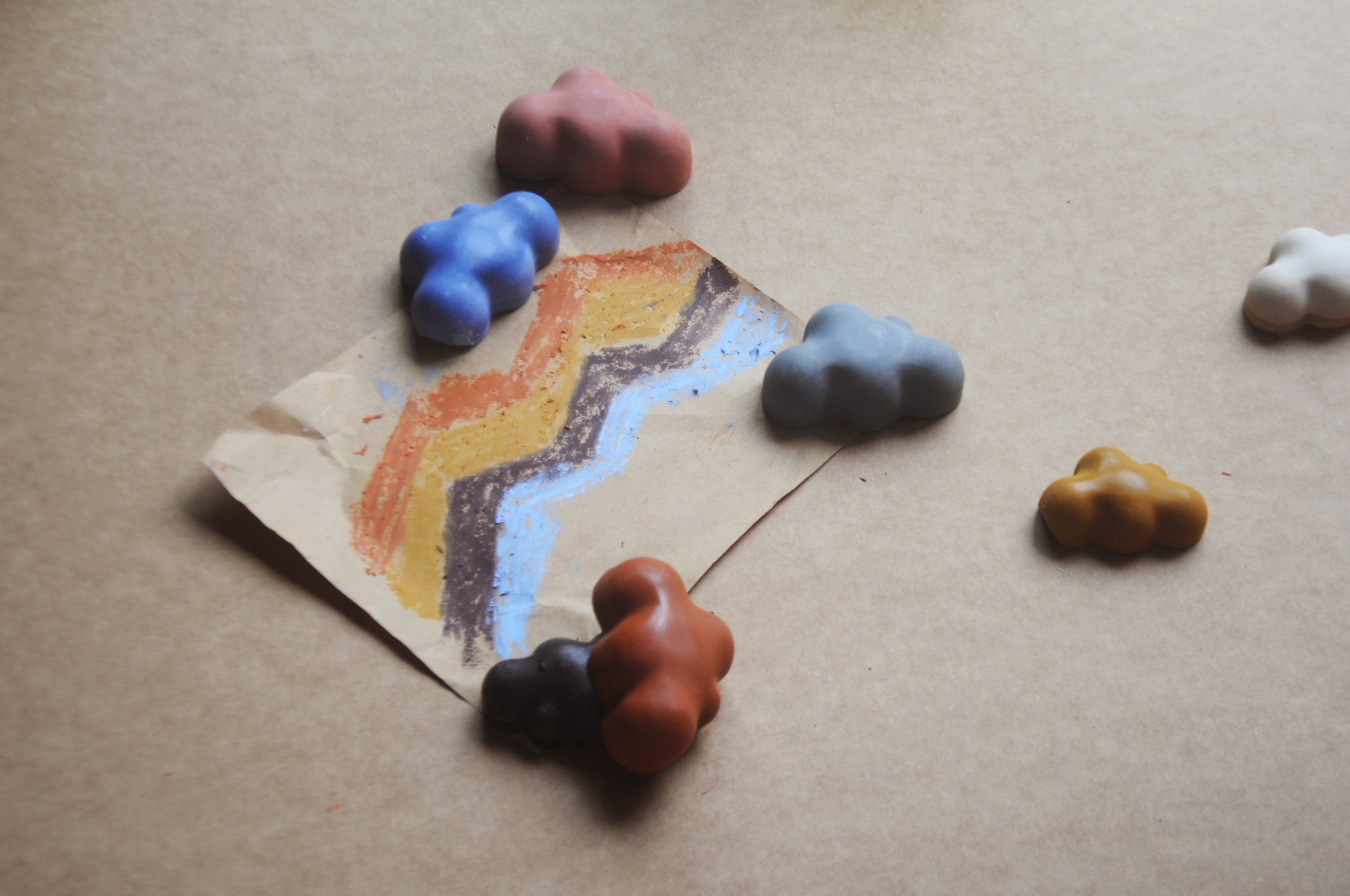 Natural Fluffy Cloud Shaped Jumbo Beeswax Crayons Set of 5 in Tin