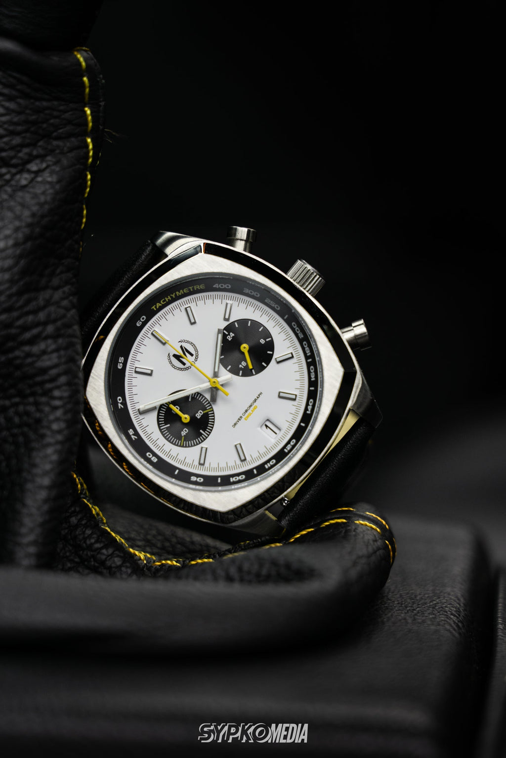 Driver Chronograph MkII Panda Dial Mecha-Quartz Racing Watch