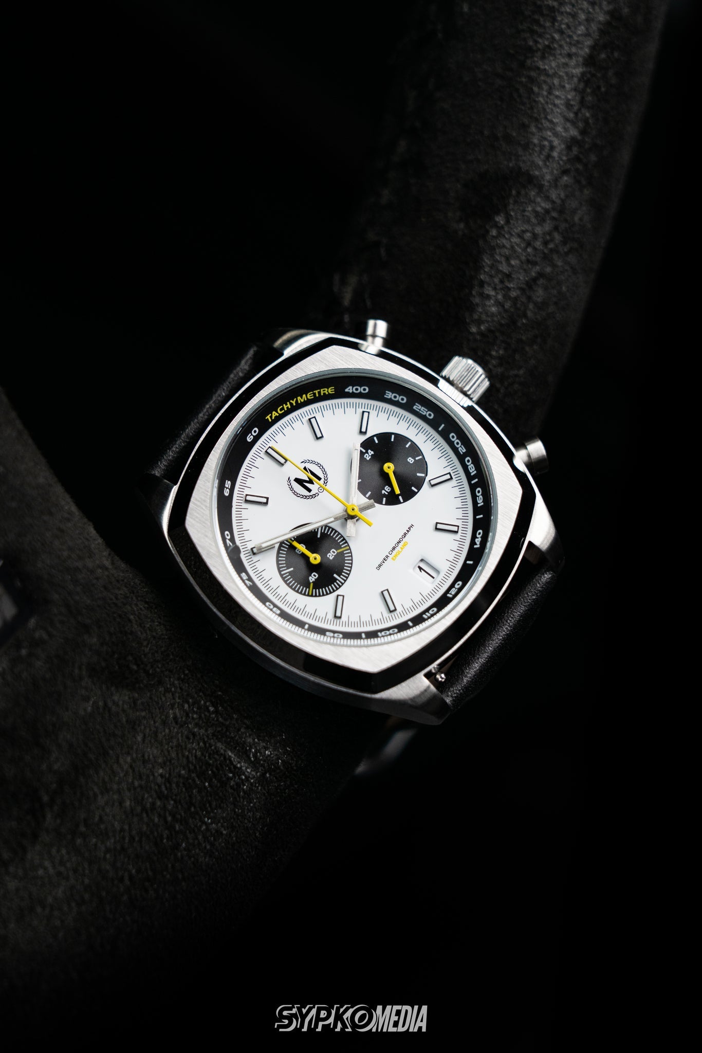 Driver Chronograph MkII Panda Dial Mecha-Quartz Racing Watch