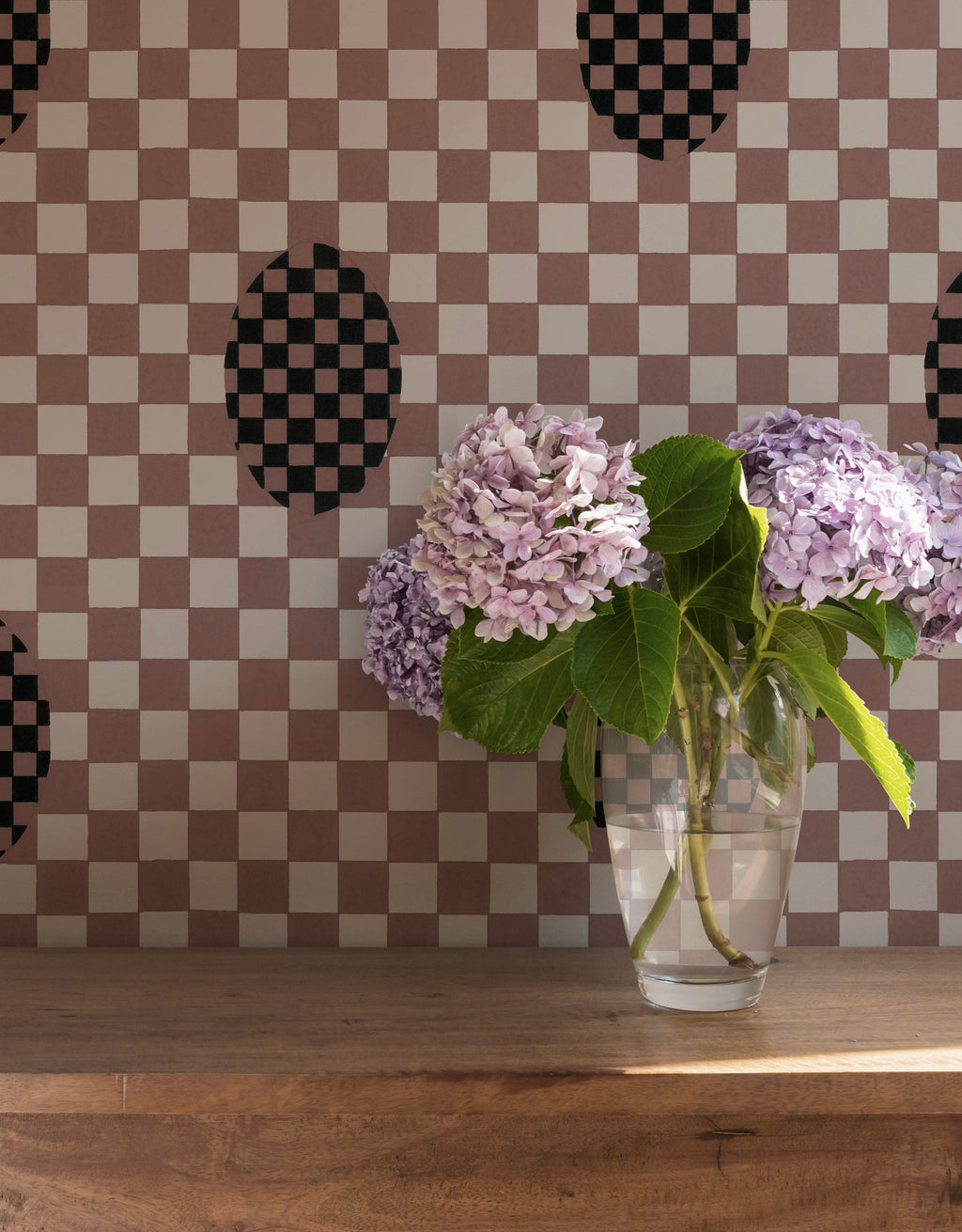 Deco Checkers Wallpaper in Toasted Coco