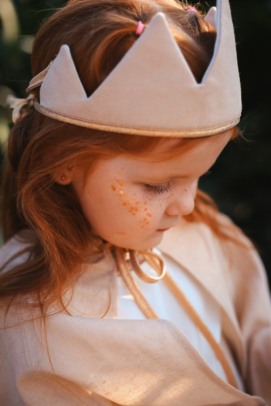 gold star dust eco glitter sparkling in warm light, perfect for festival makeup or playful everyday looks