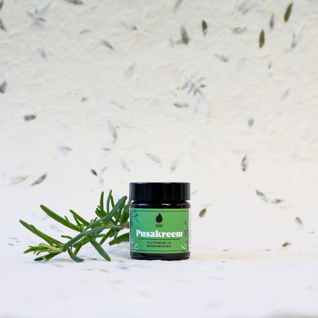 a soft-focus shot of nourishing detangling cream with shea butter and rosemary extract