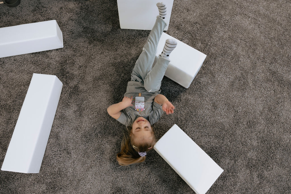 elegant white iglu foam blocks arranged in a sophisticated sculptural tower