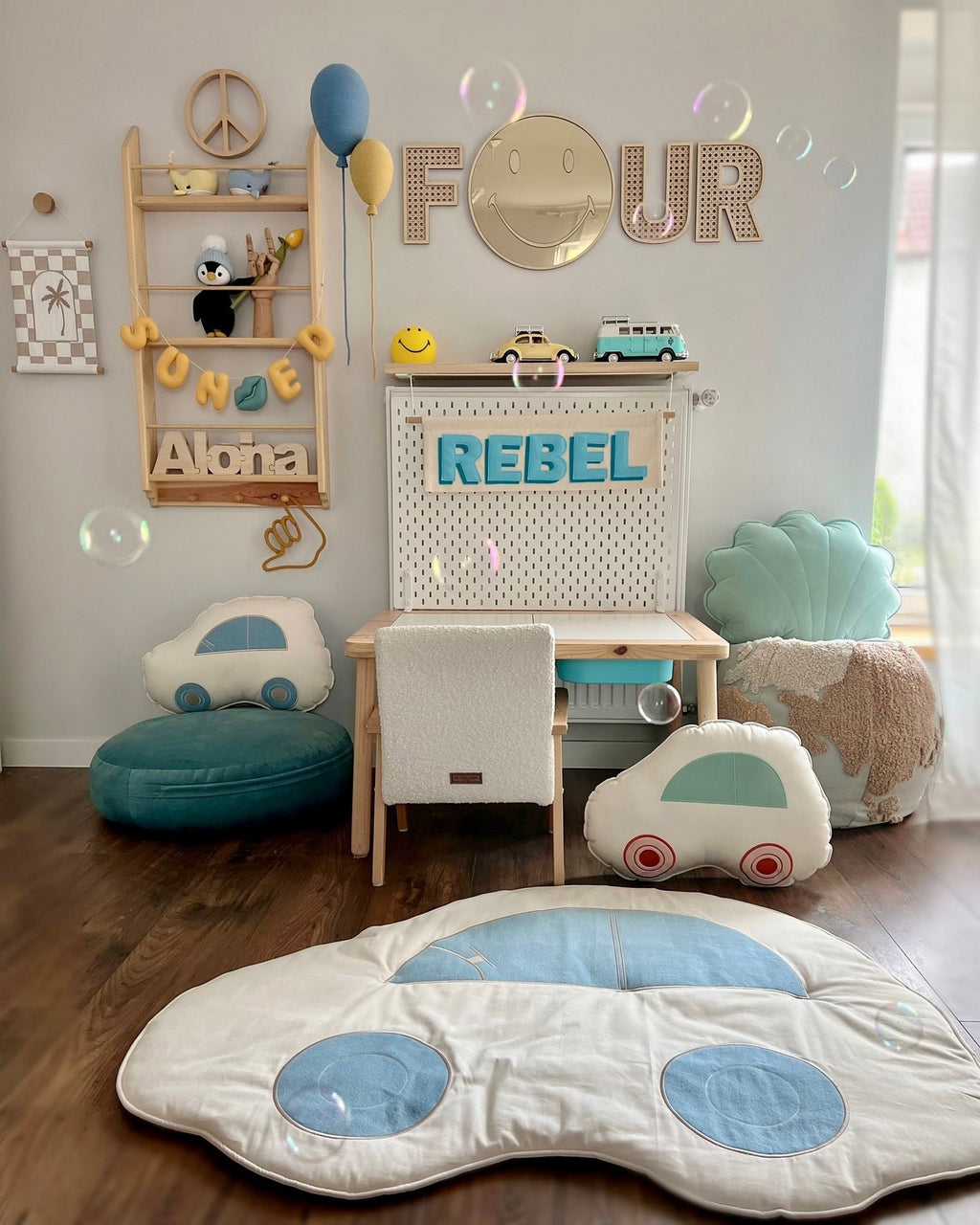 Kids Room Emoji Mirror – Child-Friendly Acrylic & Wood