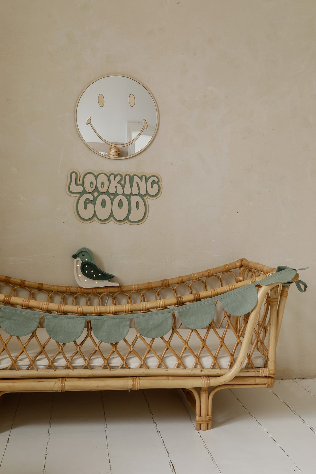 Kids Room Emoji Mirror – Child-Friendly Acrylic & Wood