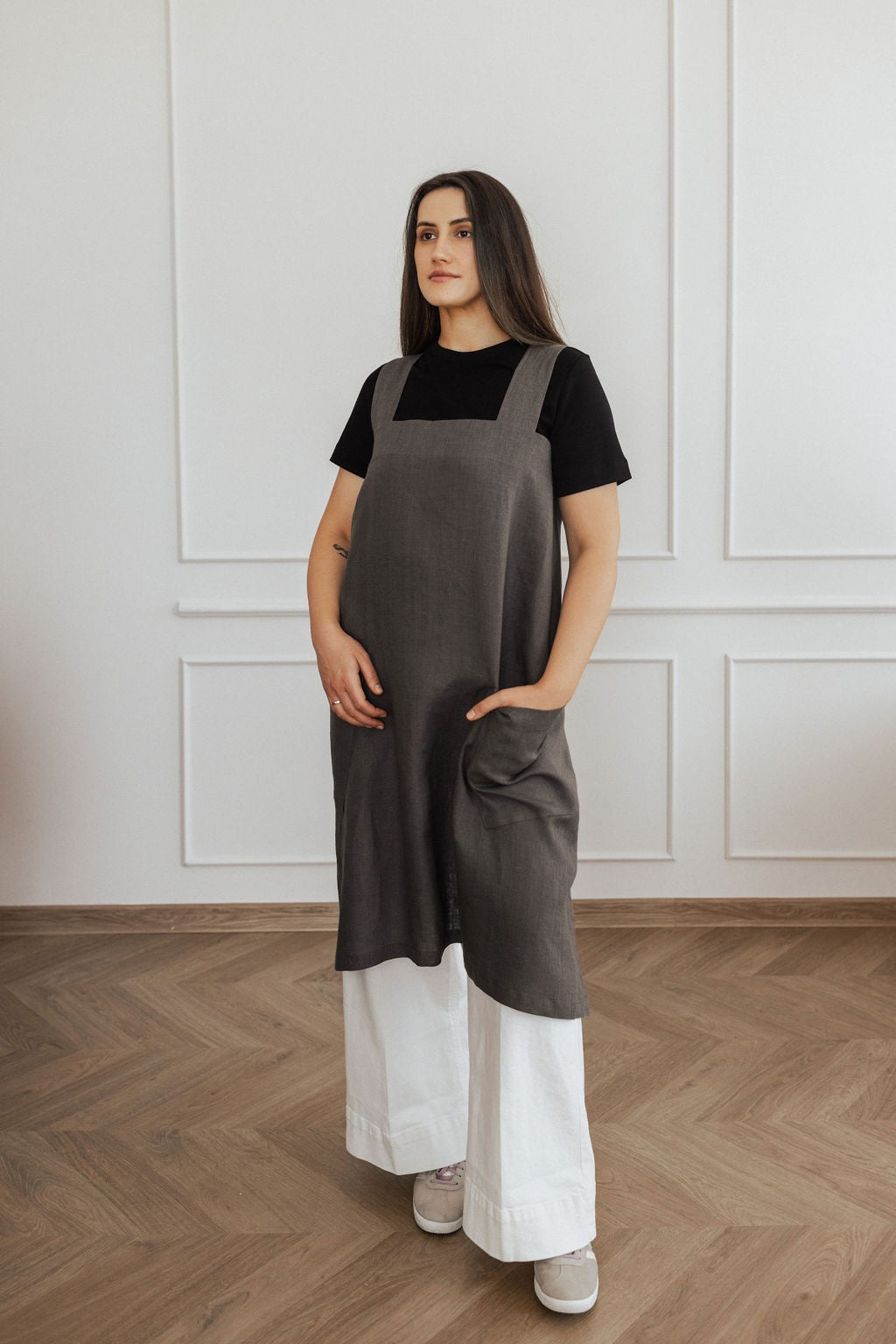 elegant linen apron back view showing the adjustable crossed straps and soft texture
