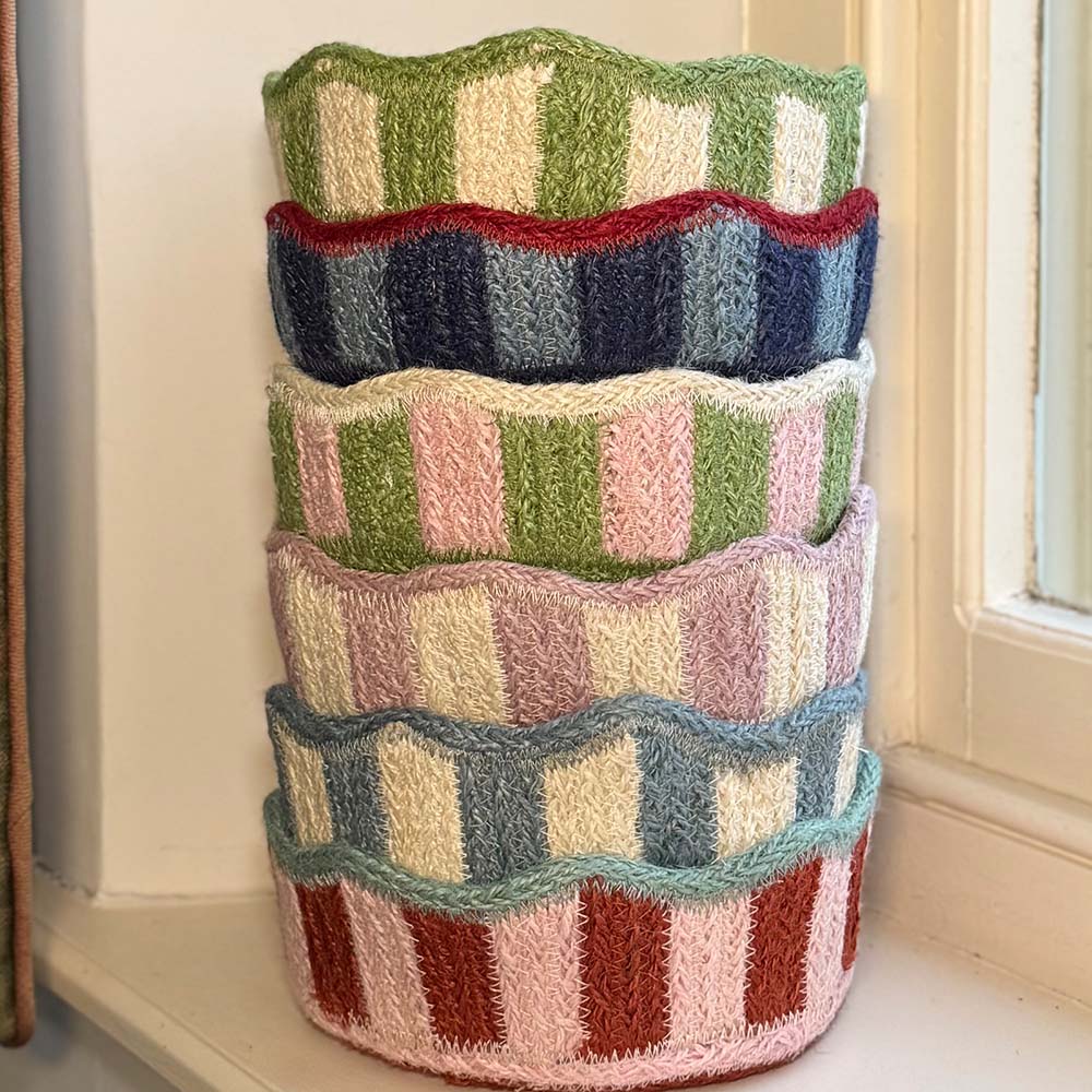 Stripy Scalloped Mini Basket - Blueberry
