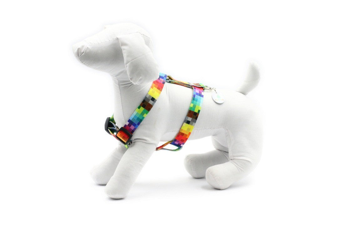 close-up detail of the durable polish nylon webbing and nickel-plated handle on the pixels dog harness