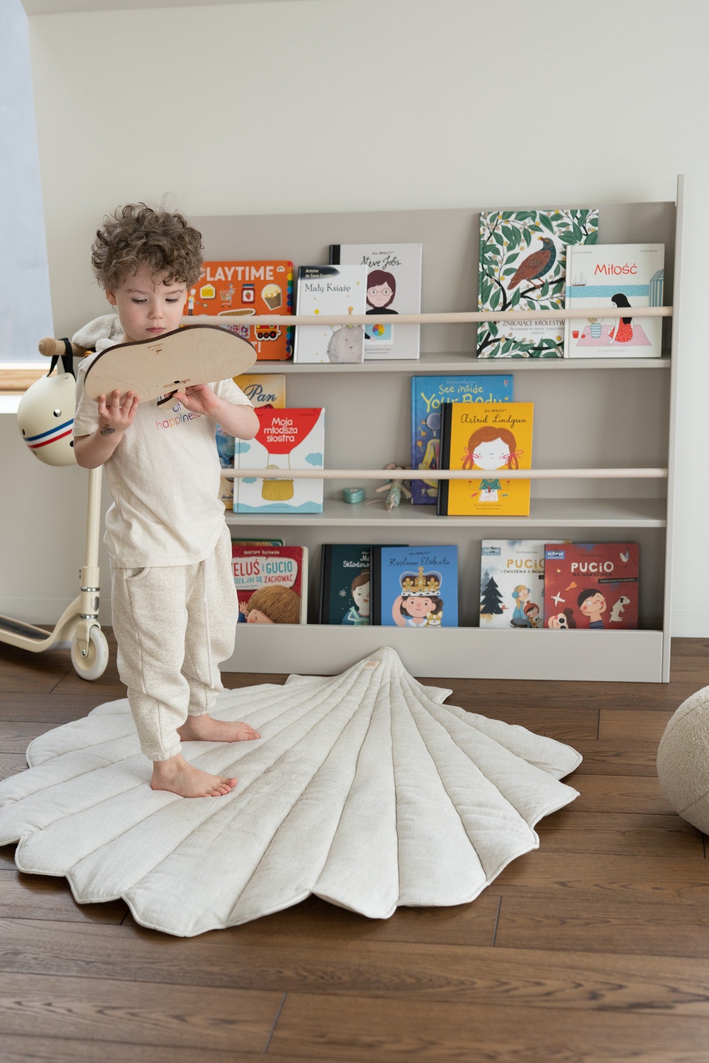 bold ginkgo leaf playmat in sand on a clean white background, showcasing its modern shape