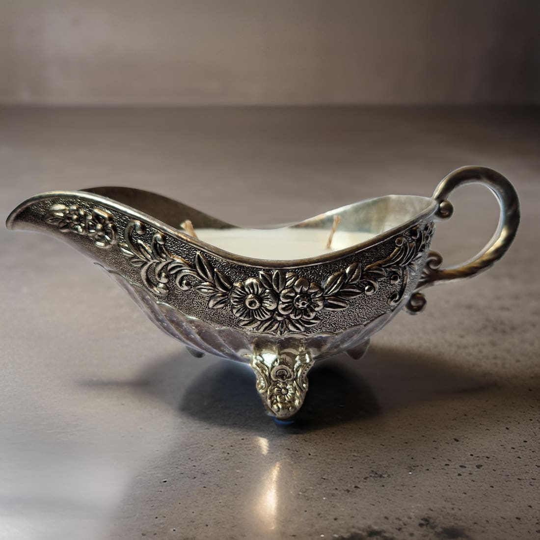 Vintage Gravy Bowl Wild Fig and Oakmoss Candle