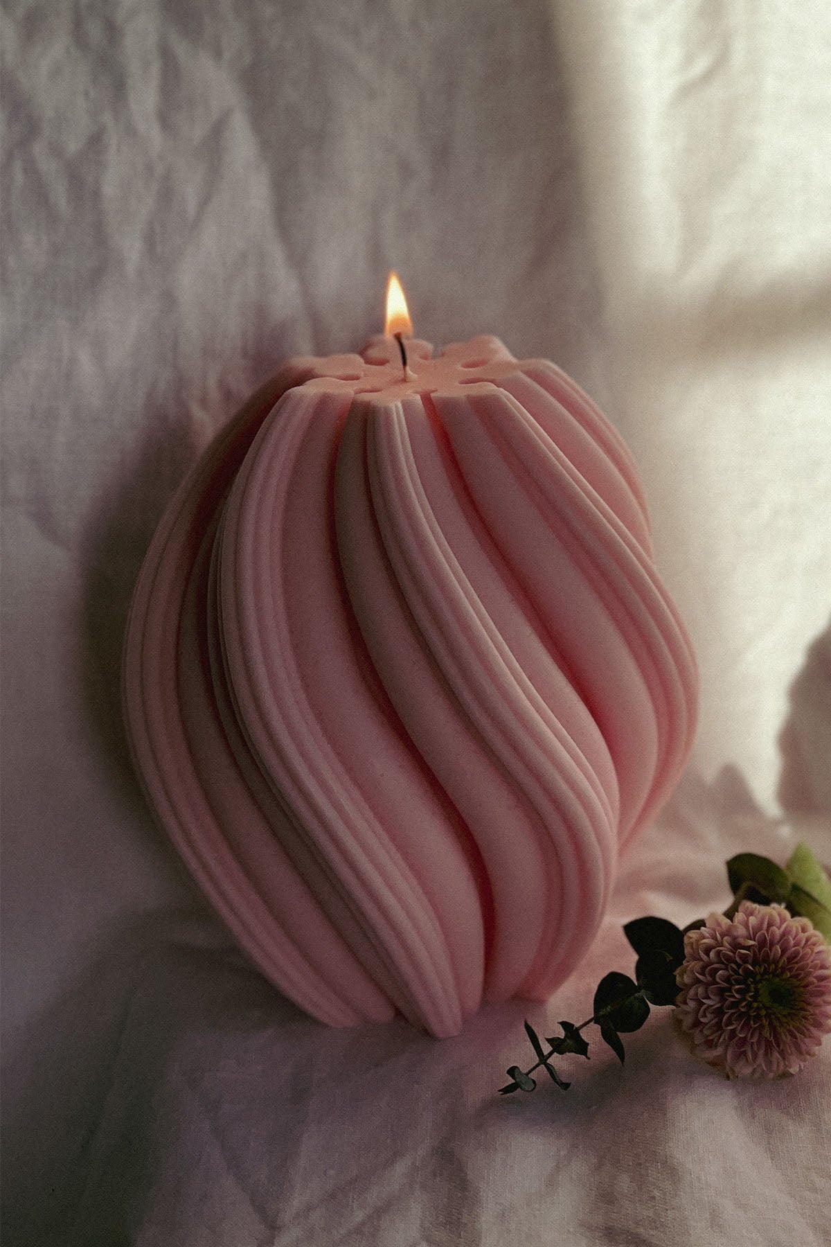 Swirl Scented Candle in Sandalwood