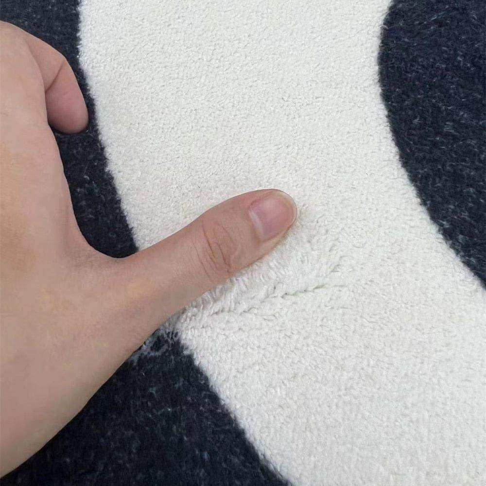 Illusion Optical Rug in Black and White